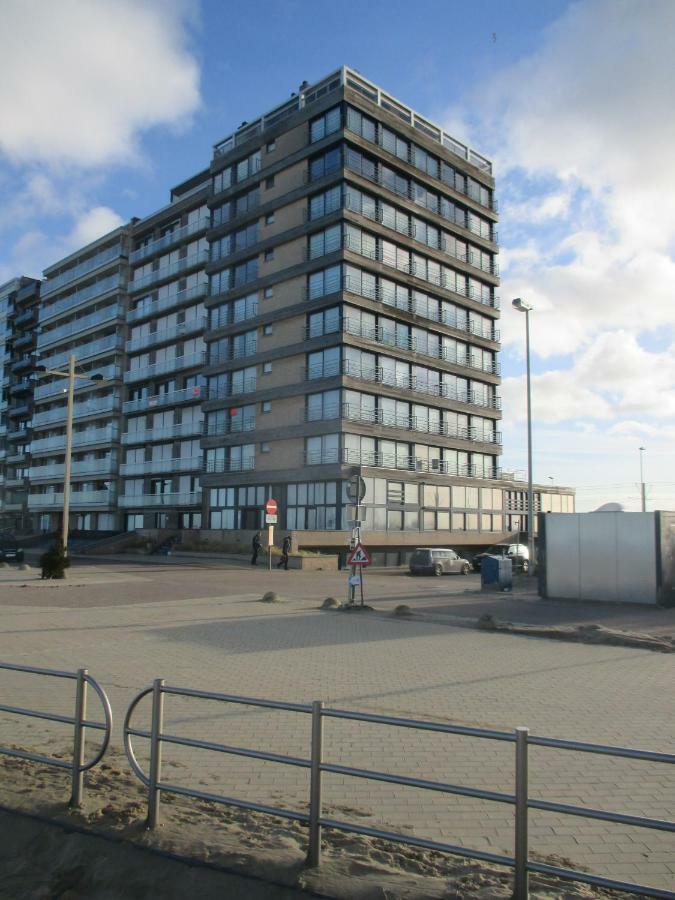 Studio On The Beach With Sea View Middelkerke Exterior foto